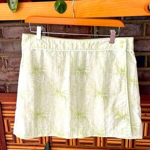 Patagonia Women’s Button Out Boardie wrap skirt. Size 10.  Green and white.